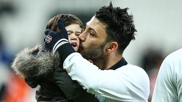Galatasaray, Beşiktaş’ın kapısını çalıyor