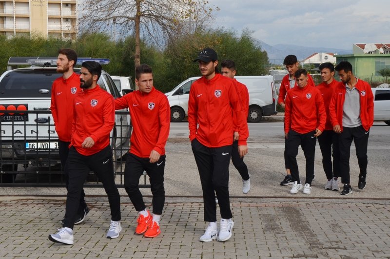 Futbol camiası cuma namazında buluştu