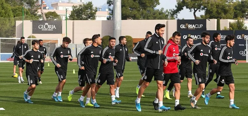 Beşiktaş sahaya iniyor