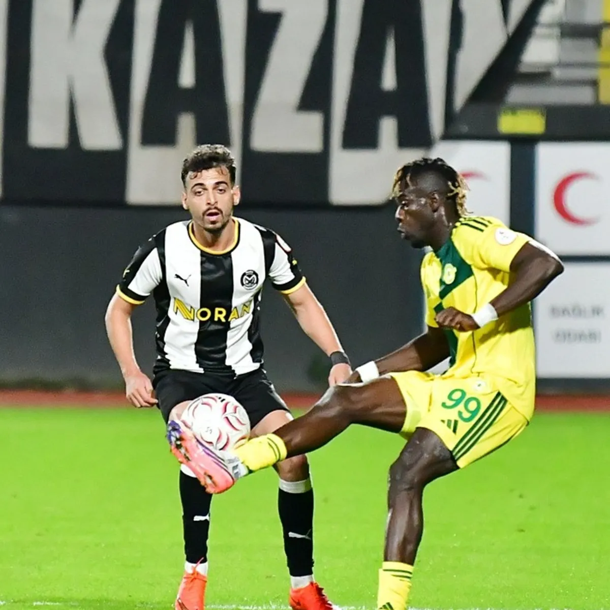 Manisa FK evinde Esenler Erokspor ile puanları paylaştı