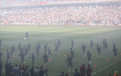 Trabzonspor Antalyaspor maçı öncesi taraftarı önünde çalıştı!