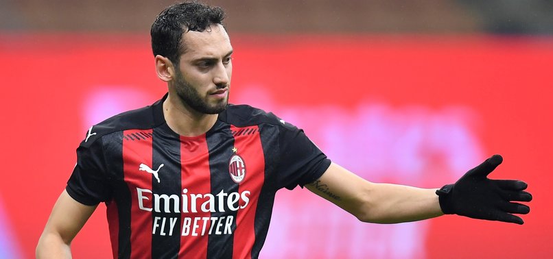 Hakan Çalhanoğlu'na flaş teklif! Milan...