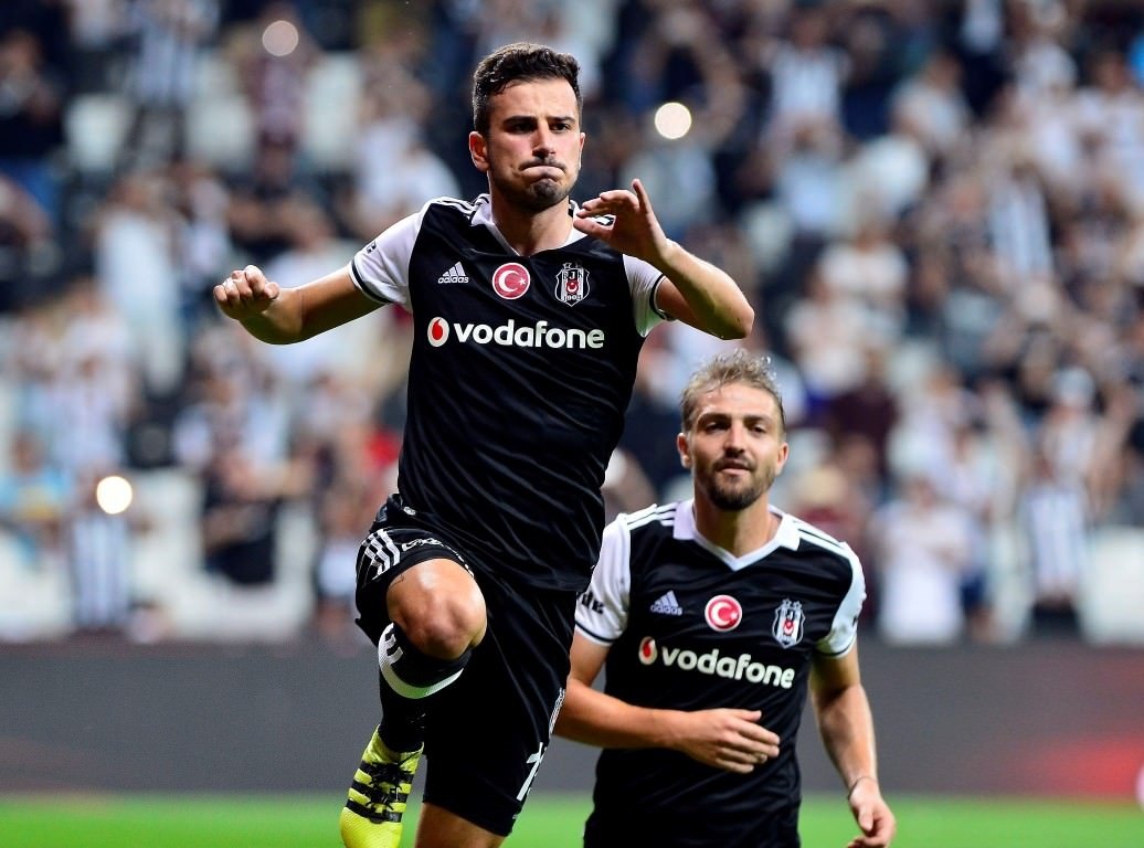 Oğuzhan Özyakup el yakıyor!