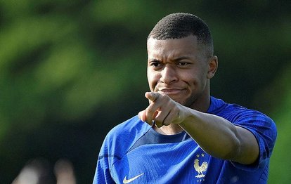 PSG’de Kylian Mbappe’den transfer iddialarına yanıt!