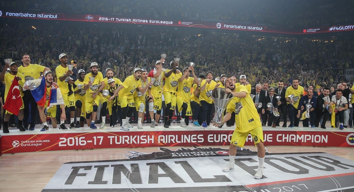 Datome söz verdi, saçlarını kestirdi