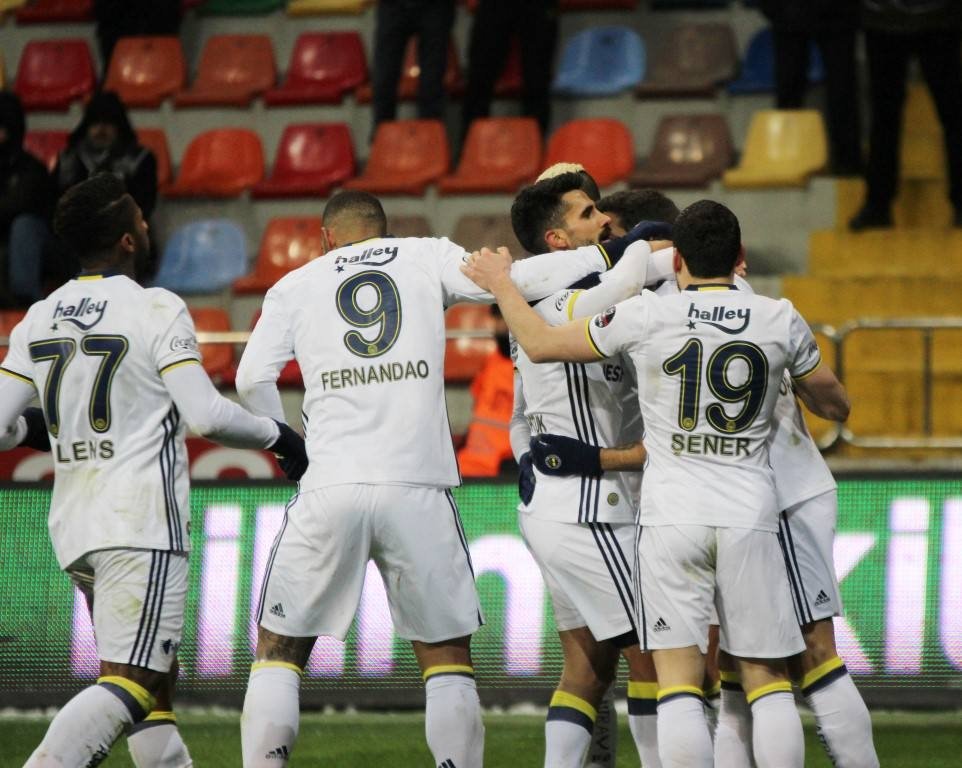 Kayserispor-Fenerbahçe karşılaşmasından kareler