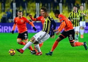 Fenerbahçe, Kadıköy'de Adanaspor ile berabere kaldı