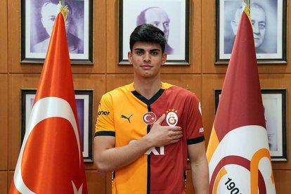 G.Saray camiasına layık bir oyuncu olacağım