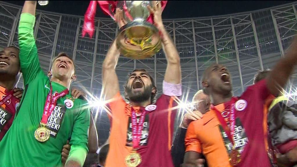 Aslan kupasını kaldırdı!