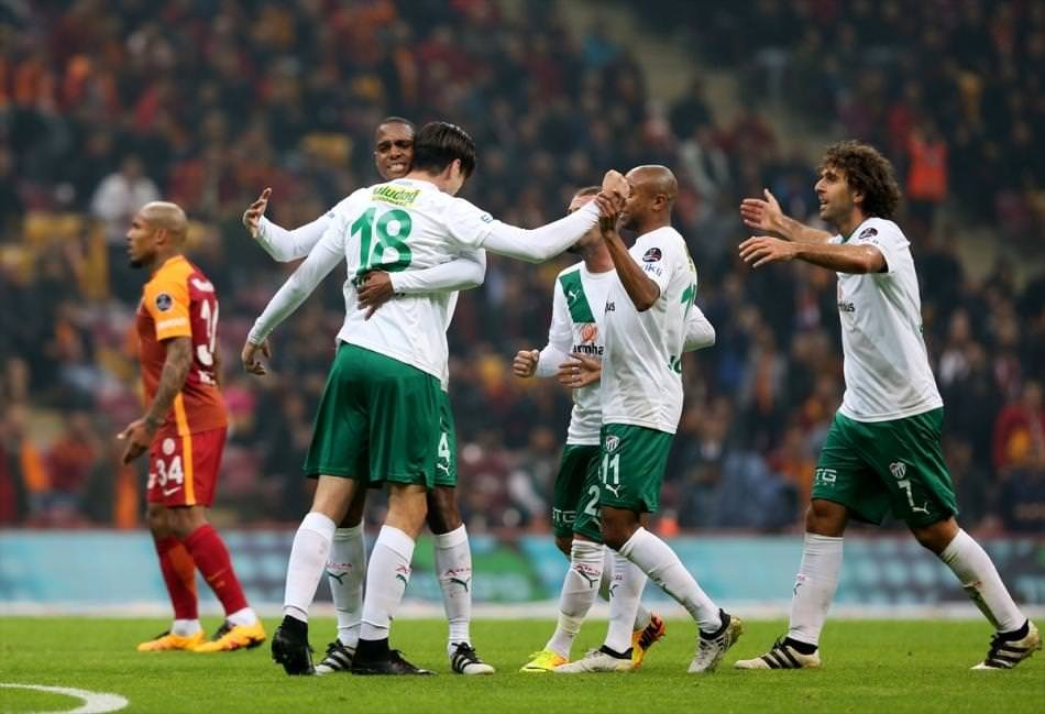 Süper Lig’e hakem hataları damga vurdu