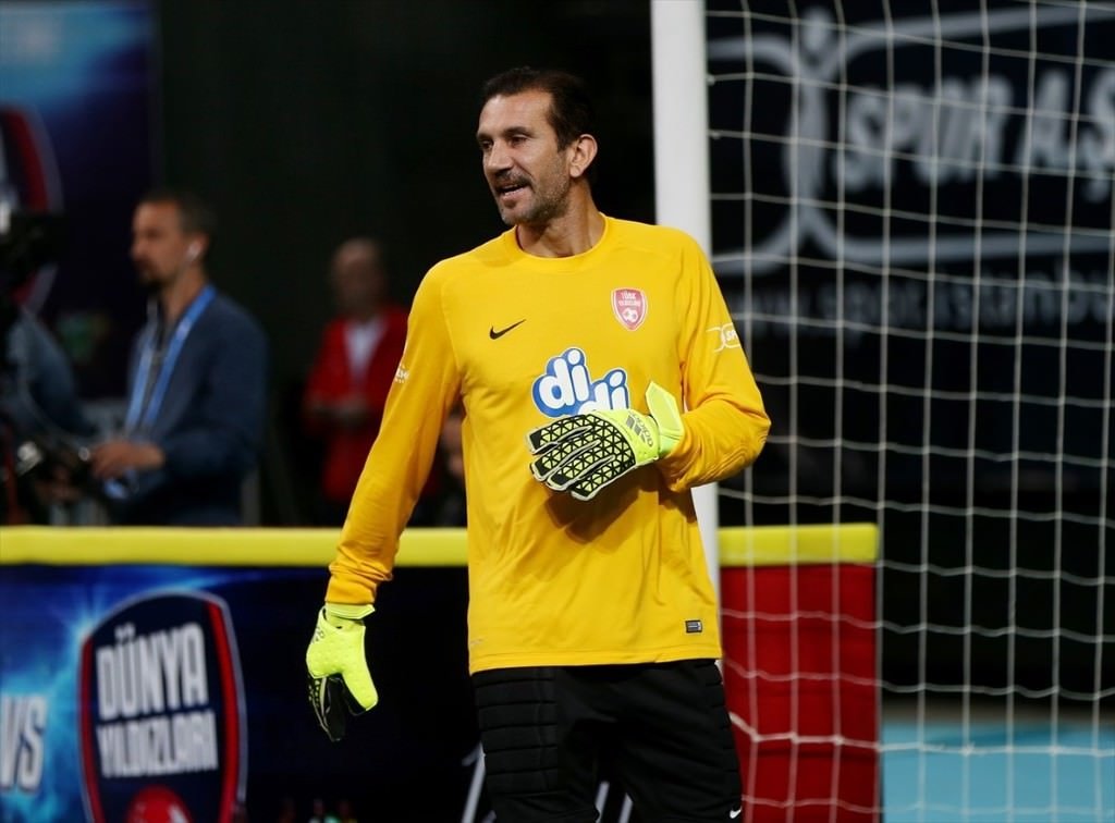 Futbolun yıldızları Darülaceze için oynadı