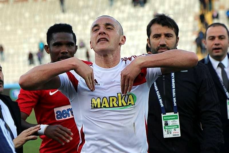 Ersun Yanal neşteri vurdu