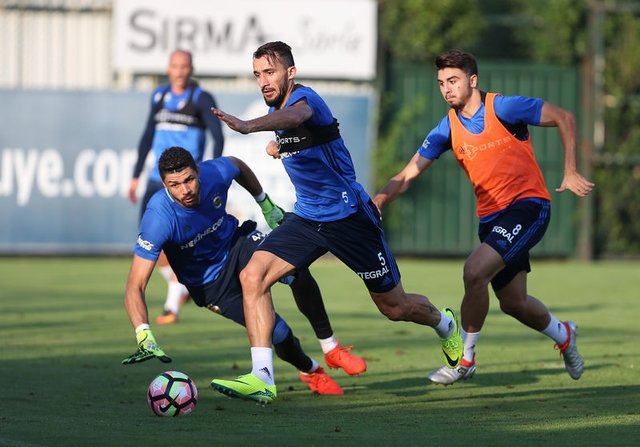 Fenerbahçe transferleri açıklıyor