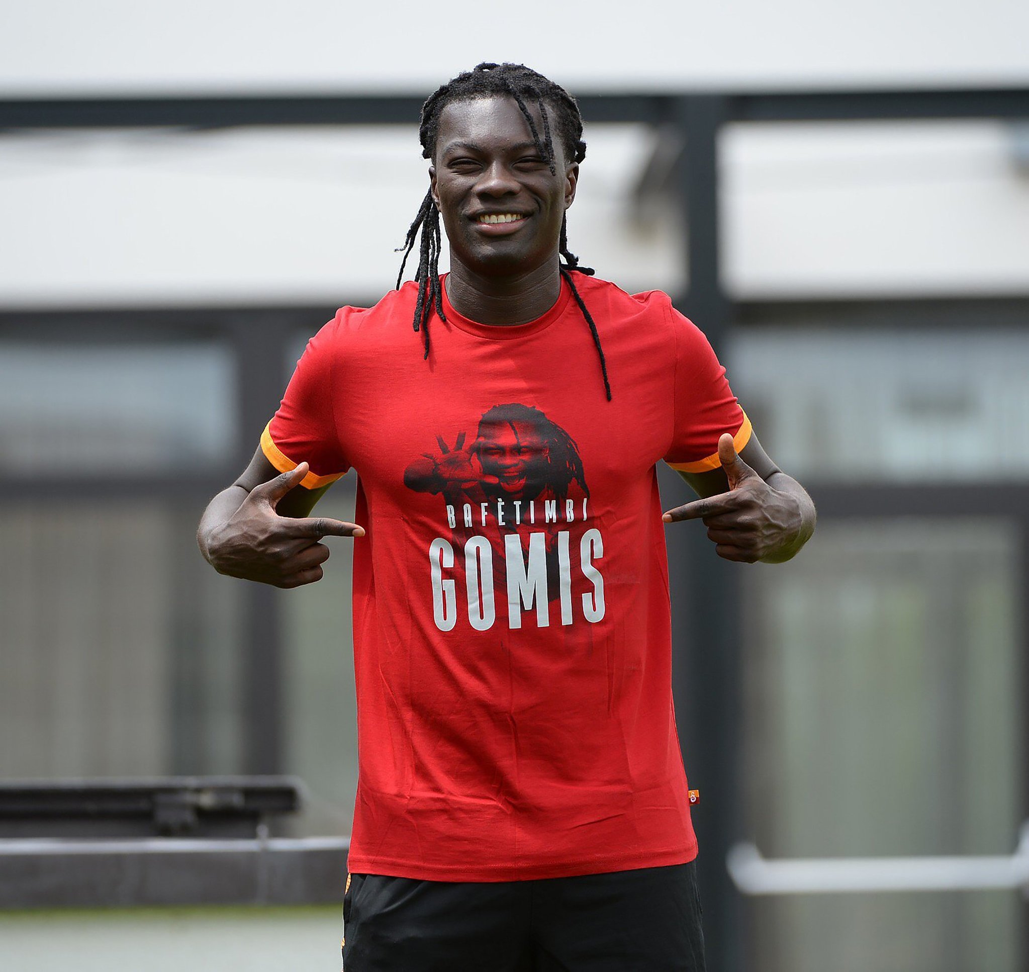 Gomis’i Fenerbahçe’ye verelim