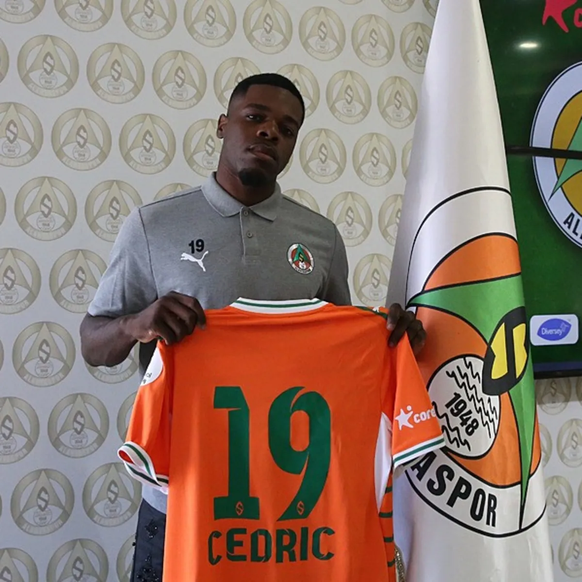 Alanyaspor, Ivan Cedric ile anlaştı