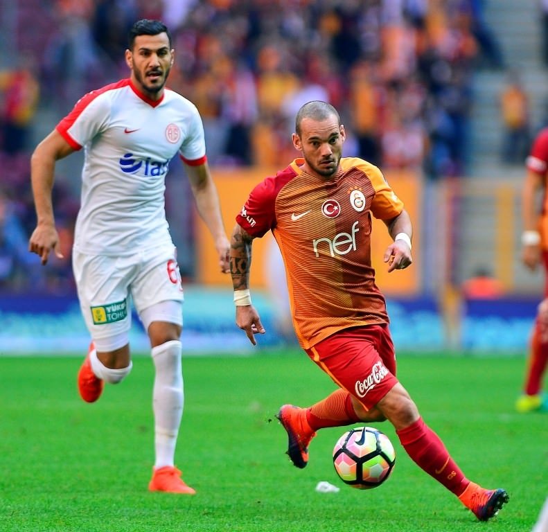 Galatasaray’a Sneijder şoku