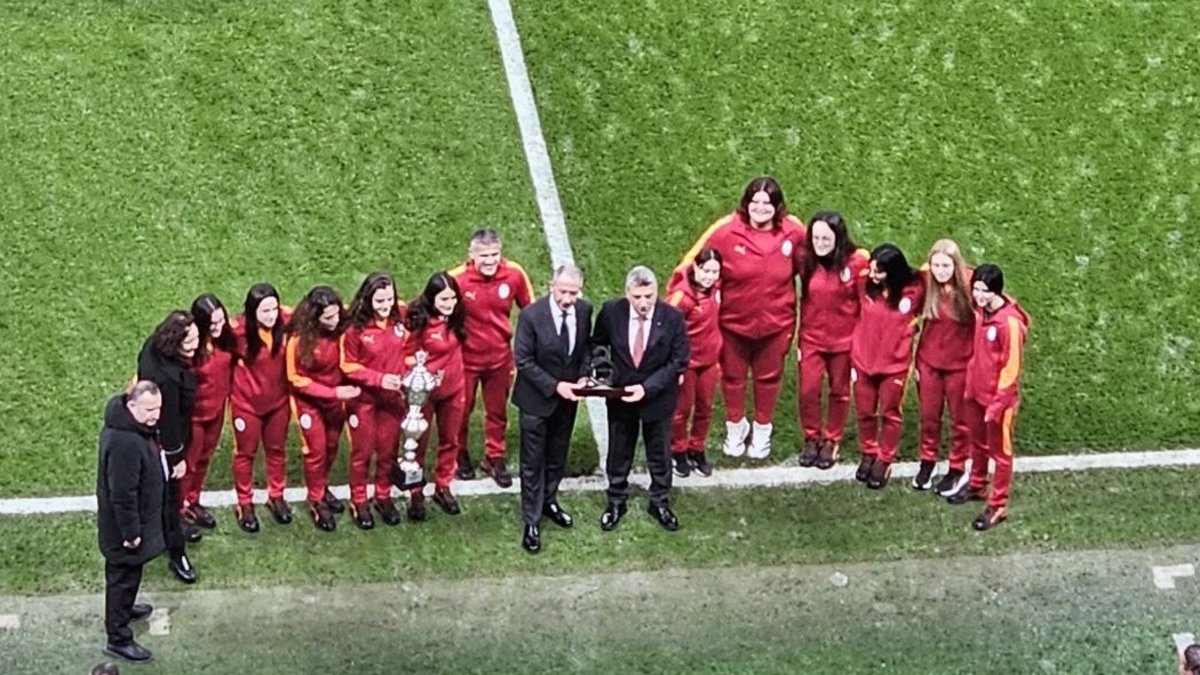 Galatasaray Kadın Judo Takımı'na plaket