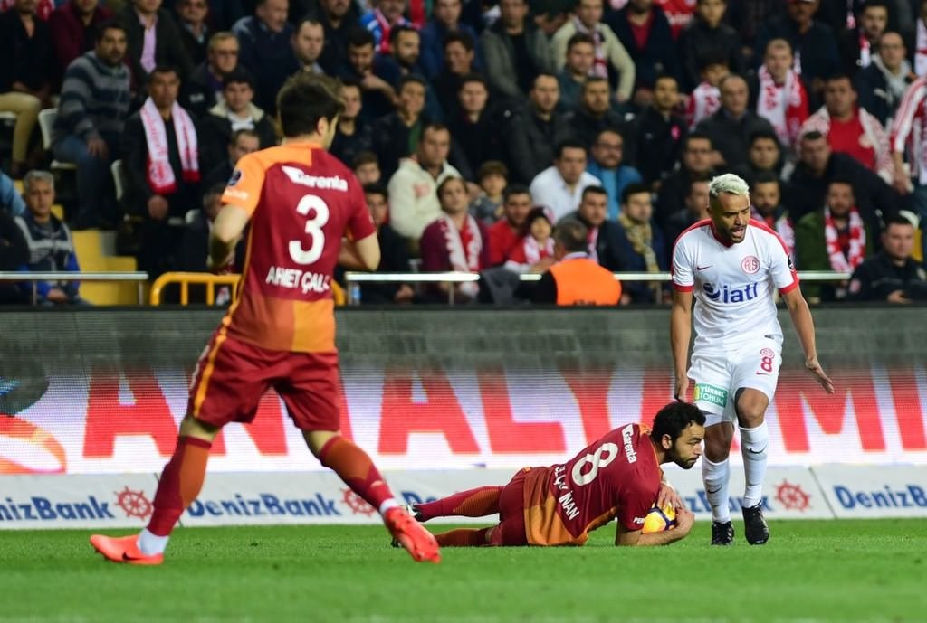 Antalyaspor-Galatasaray karşılaşmasından kareler