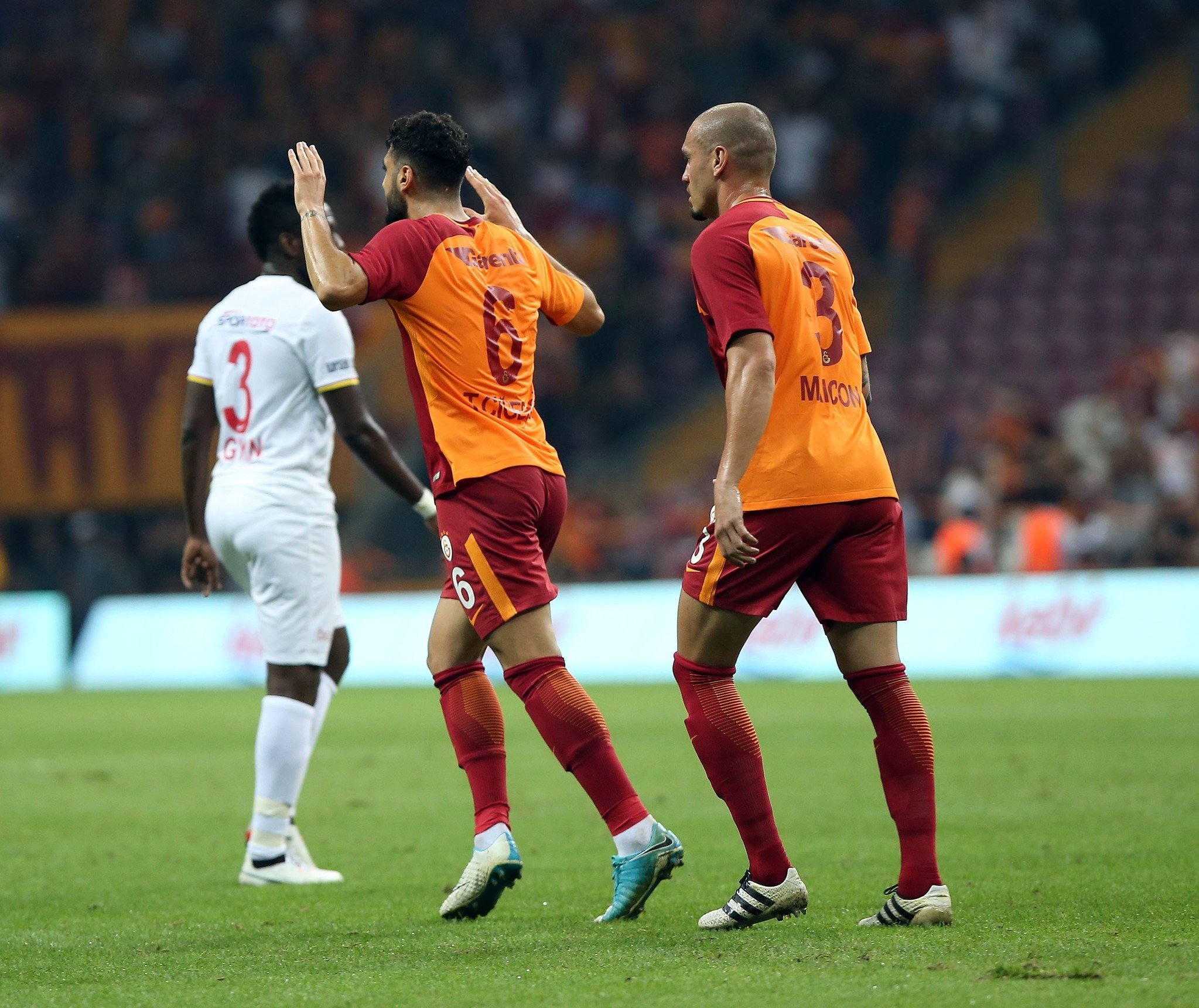 Galatasaray sosyal medyayı salladı