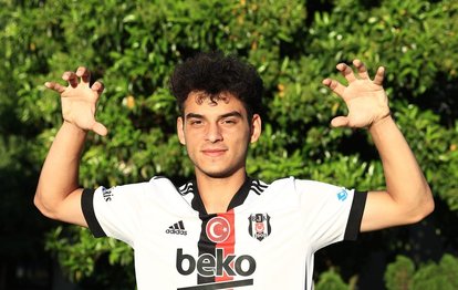 Beşiktaş’ta Aytuğ Batur Kömeç’le profesyonel sözleşme imzalandı!