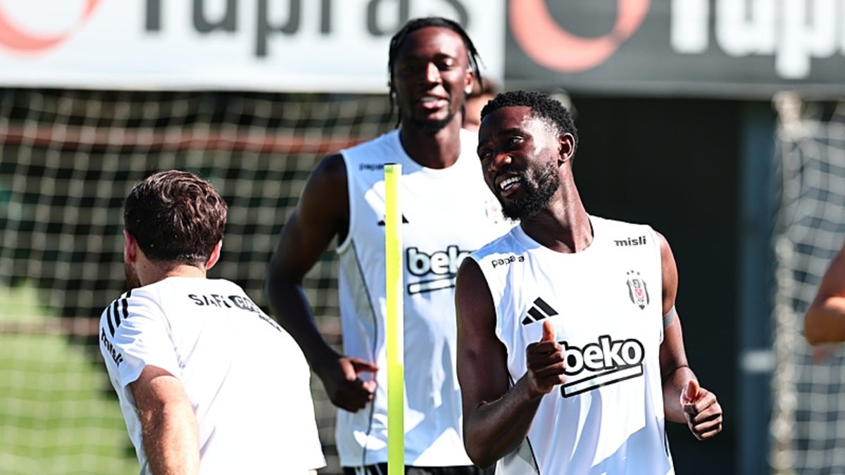 Beşiktaş'ın yeni transferi Wilfred Ndidi ilk antrenmanında! Beşiktaş'ın yeni transferi Wilfred Ndidi ilk antrenmanında!