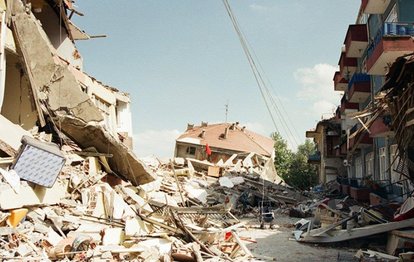99 Gölcük Marmara depremi 📌 | 17 Ağustos depremi saat kaçta oldu? Kaç saniye sürdü? 23. yıl dönümü...