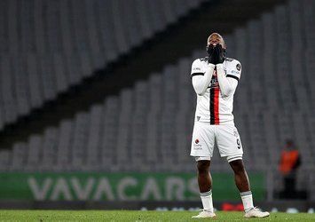 Beşiktaş'ta yıldız oyuncu takımdan ayrıldı!