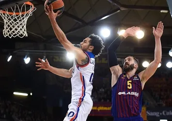 Anadolu Efes evinde kaybetti