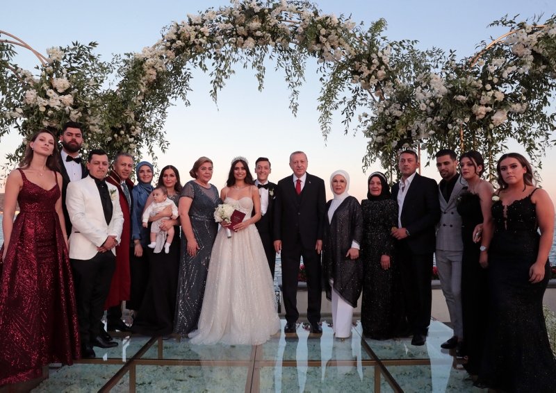 Mesut Özil ve Amine Gülşe evlendi! Başkan Erdoğan nikah şahidi oldu...