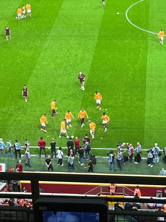 Galatasaray’da savunmanın yıldız ismi Victor Nelsson derbi öncesi ısınmaya çıkmadı! - 1