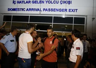 Galatasaray'a Antalya'da coşkulu karşılama
