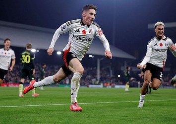 Fulham son dakikalarda güldü!