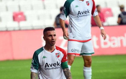 Karşıyaka’da Adem Büyük sözleşmesini tek taraflı feshetti!
