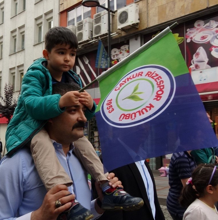 Çaykur Rizespor’a destek yürüyüşü