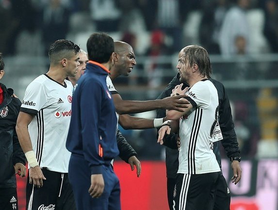 Caner Erkin’in vukuatları bitmiyor!