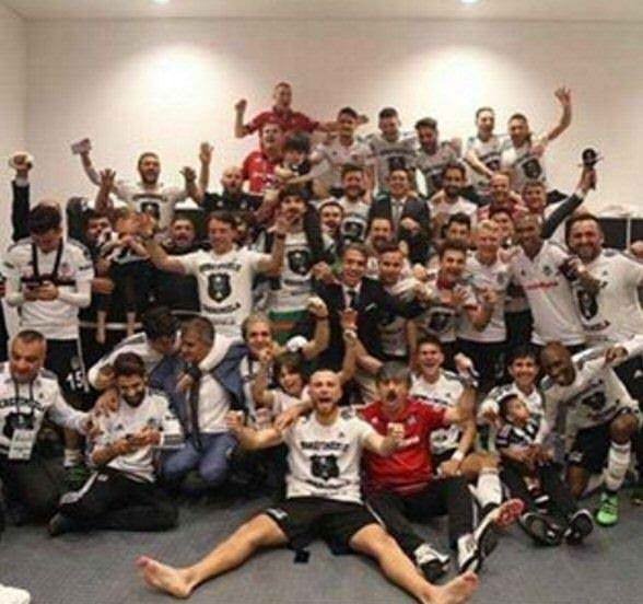 Ünlüler Beşiktaş’ın şampiyonluğunu böyle kutladı