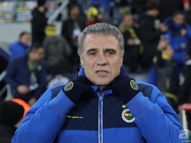 Fenerbahçeli taraftarlardan Ersun Yanal isyanı! İstifa et