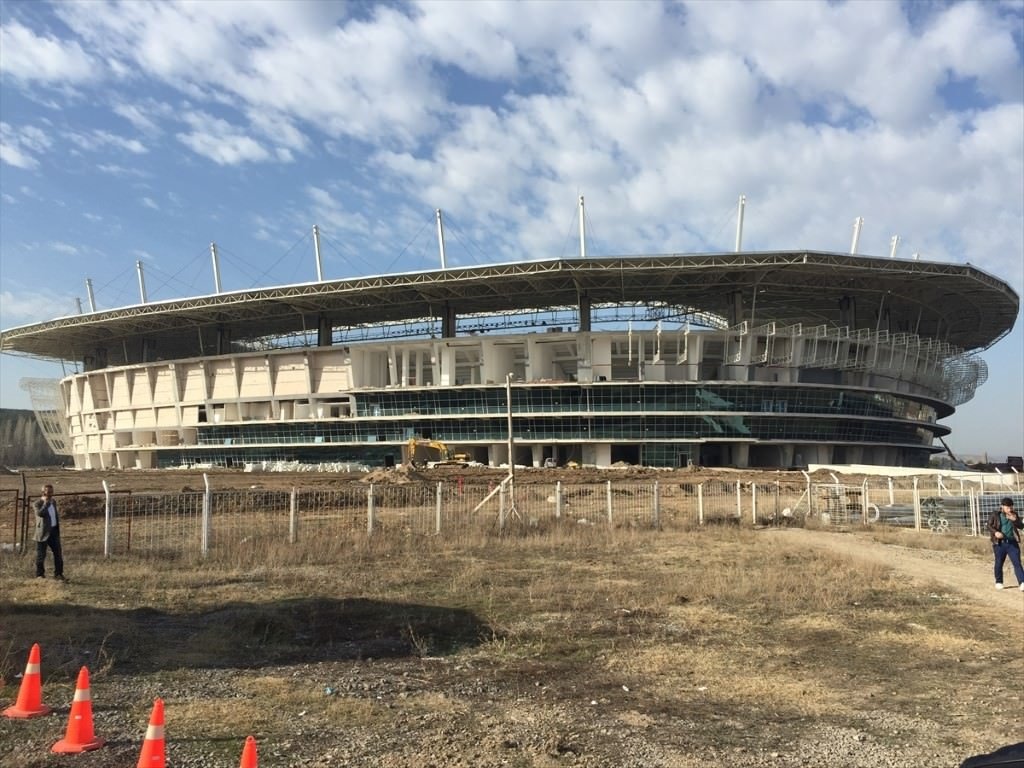 Sivas ve Eskişehir stadyumlarında sona yaklaşıldı