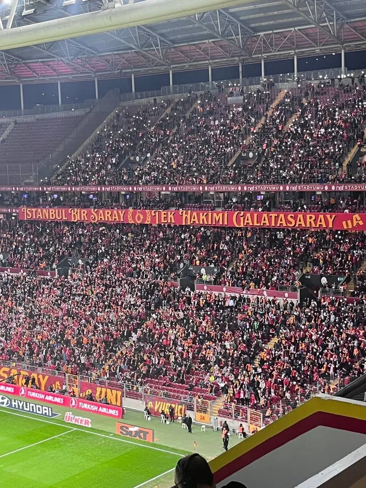 Galatasaray taraftarından Antalyaspor maçı öncesi görsel şov! - 2