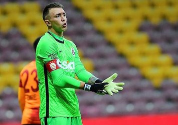 Muslera'dan kötü haber! Görüşmeler kilitlendi