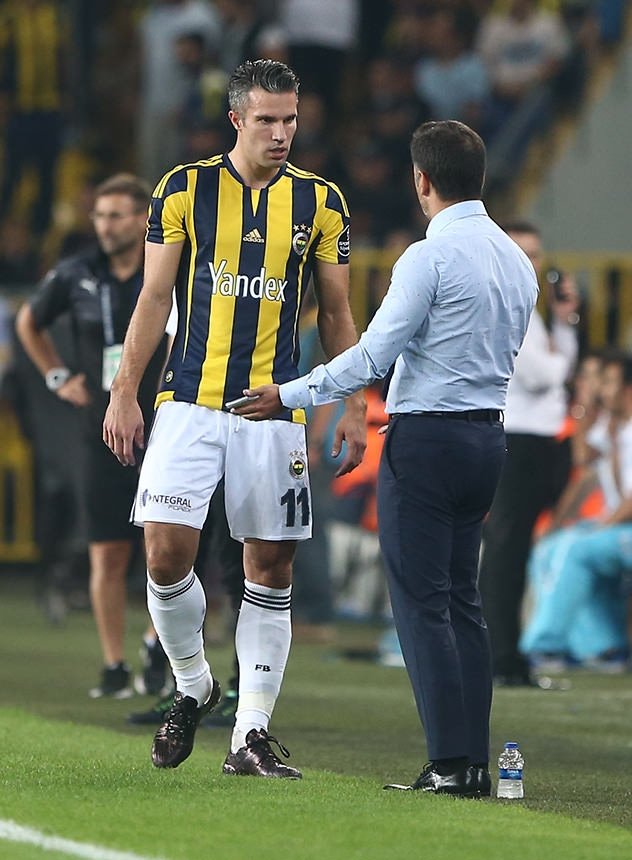 Van Persie’den Pereira’ya şok hareket