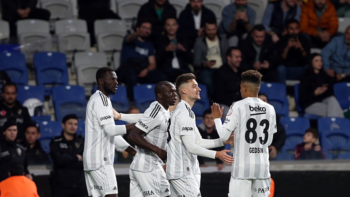 Erman Toroğlu'dan Beşiktaş'ın yıldız ismine eleştiri! Kafayı yemiş