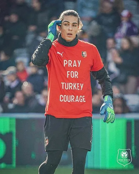 Doğan Alemdar "Türkiye için dua edin" tişörtüyle sahaya çıktı - 1
