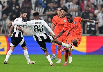 Beşiktaş'lı oyuncular kırmızı kart bekledi! VAR'dan ofsayt karar�� çıktı