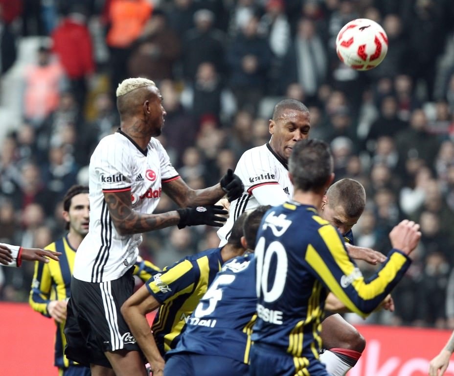 Beşiktaş-Fenerbahçe karşılaşmasından kareler