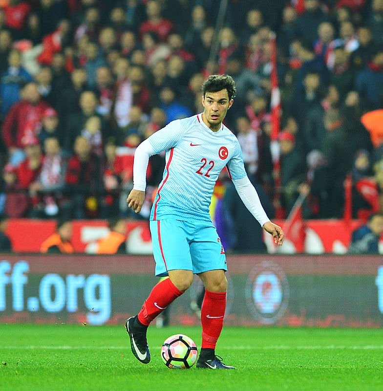 Kaan Ayhan, 4 Büyükler’in hedefinde