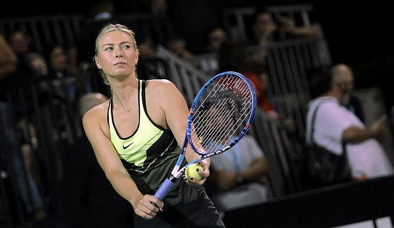 Ve Sharapova korta çıktı