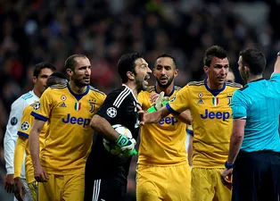 Buffon çıldırdı!