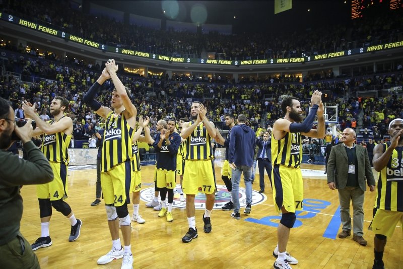 Fenerbahçe’ye ’havada’ kutlama