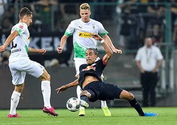 Mönchengladbach ligde ilk yenilgisini aldı